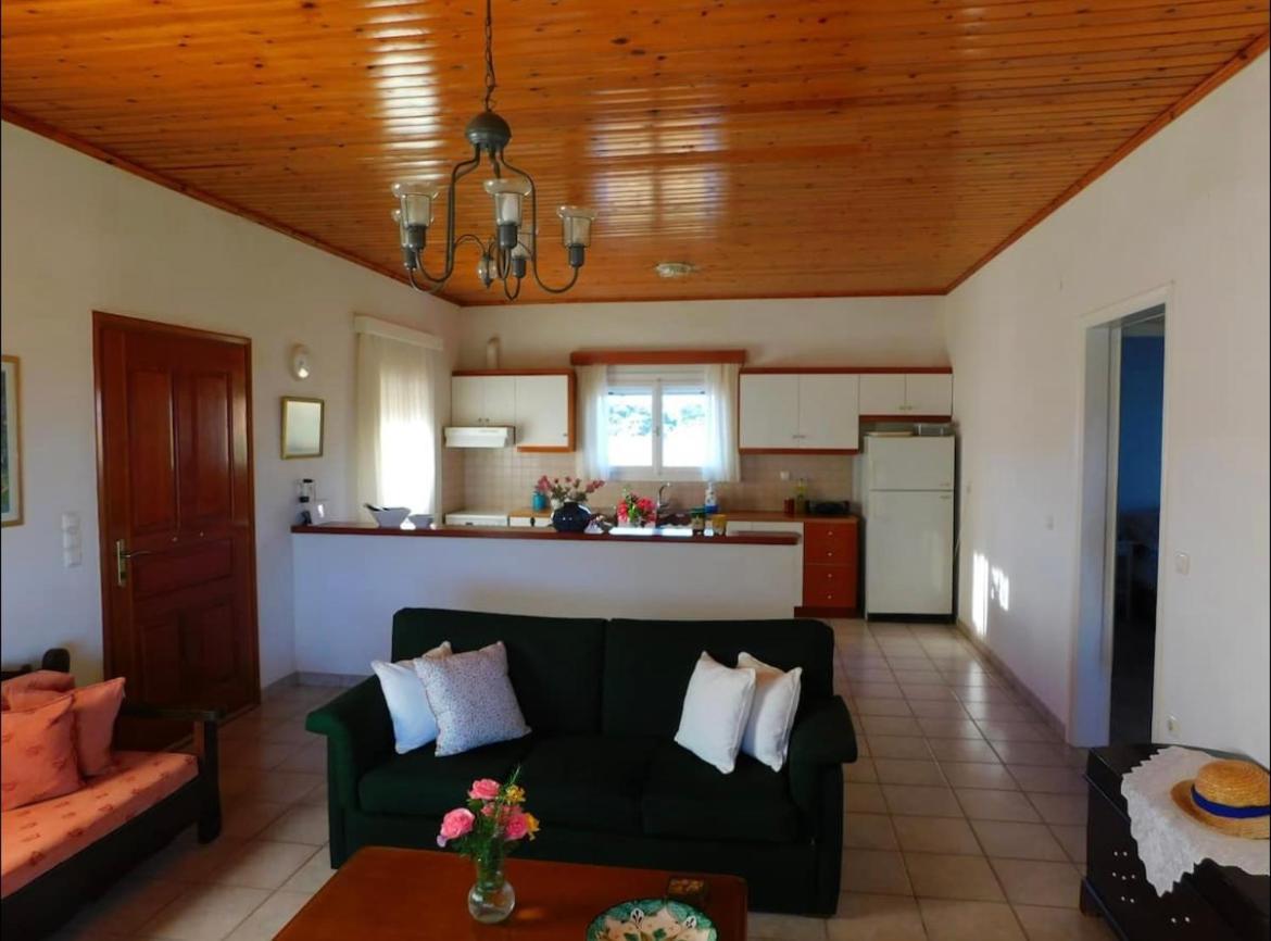 Nirvana Guest House Vasilitsion ภายนอก รูปภาพ