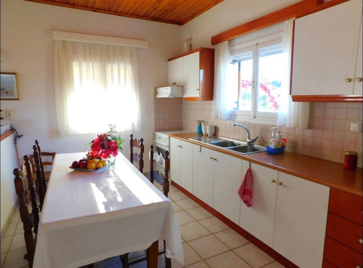 Nirvana Guest House Vasilitsion ภายนอก รูปภาพ