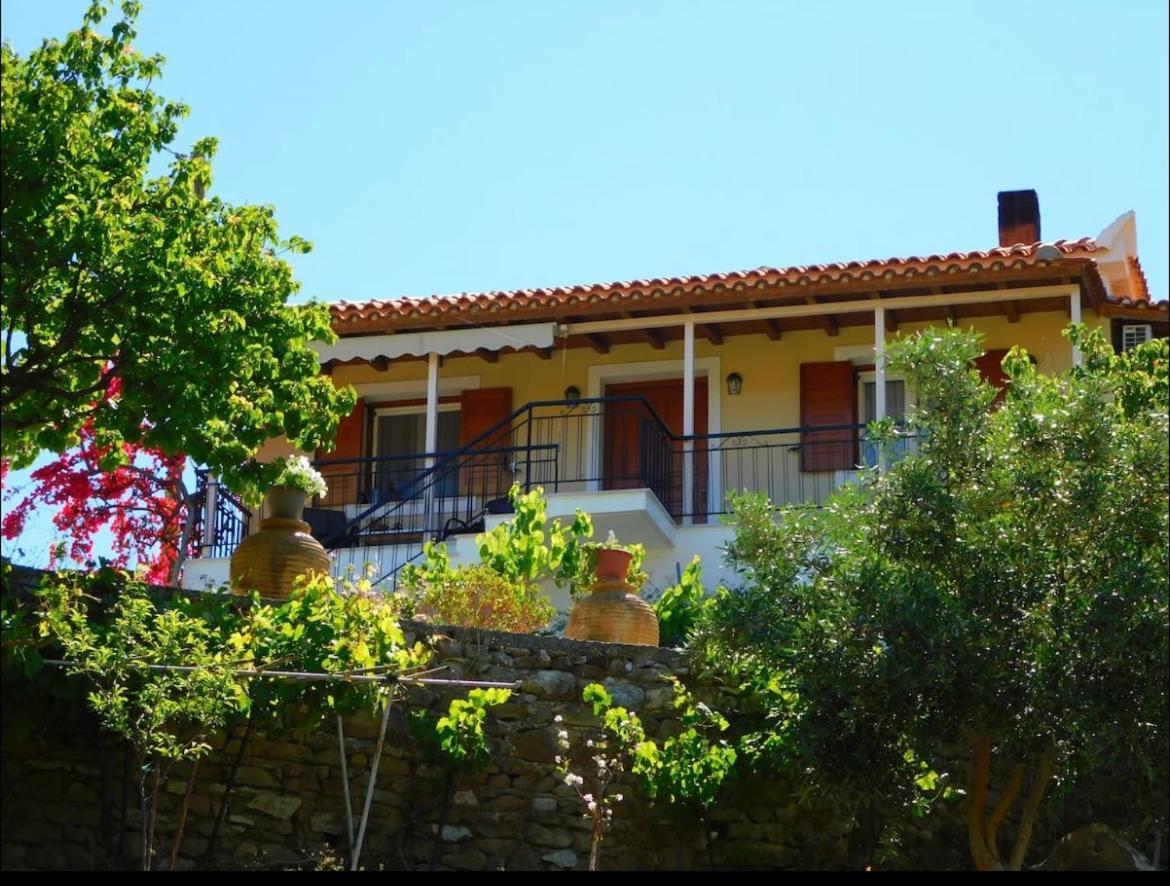 Nirvana Guest House Vasilitsion ภายนอก รูปภาพ